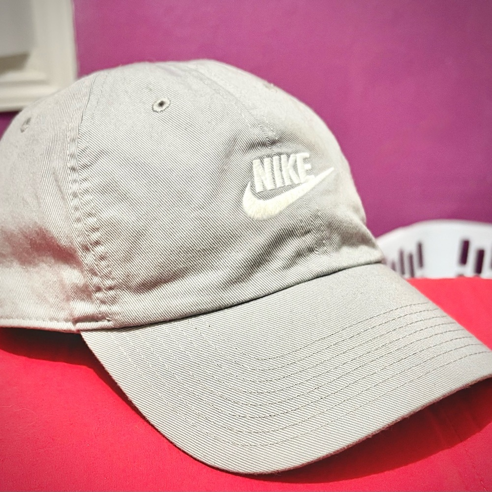 Nike Men’s Gray Hat